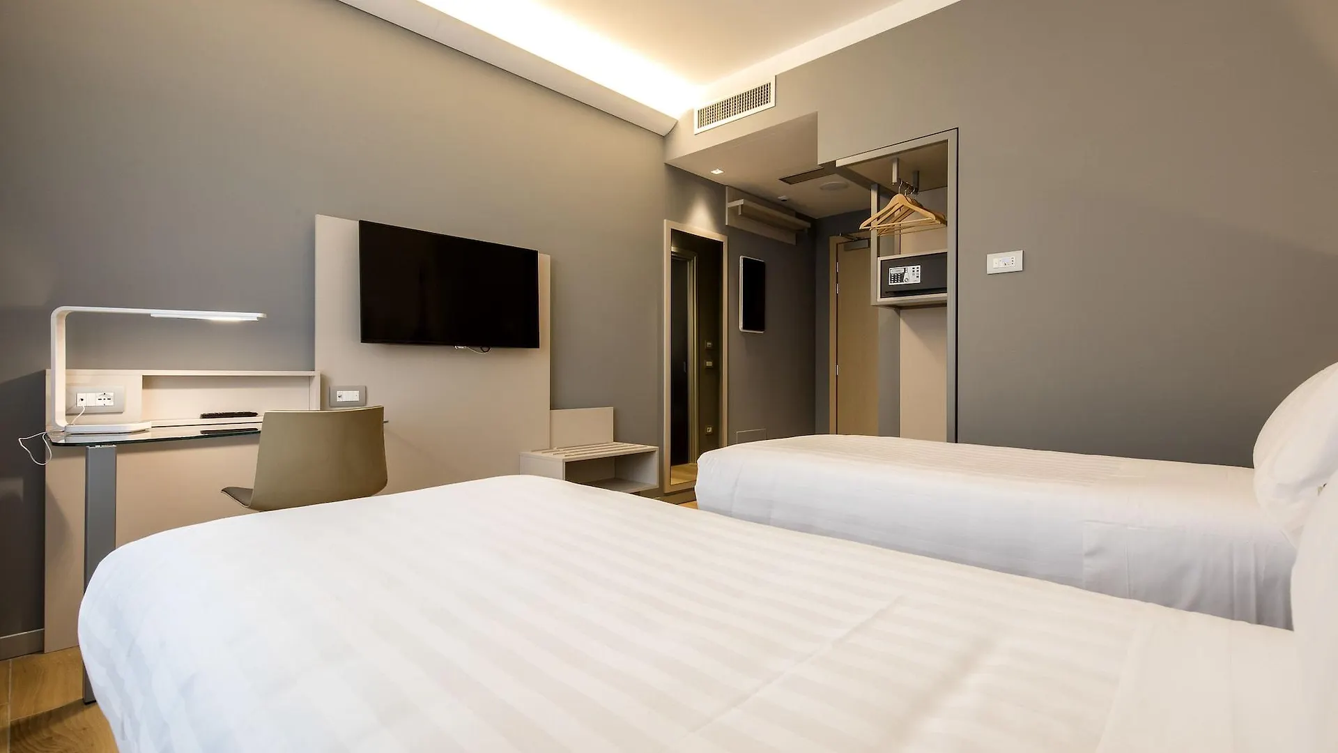 43 Station Hotel Milan Italy